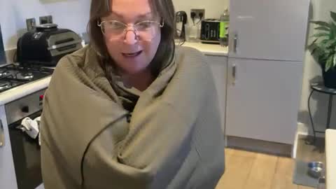 Snapshot of flossyishot chatting on 10-17-25, 06:32 flossyishot online show from 10-17-25, 06:32