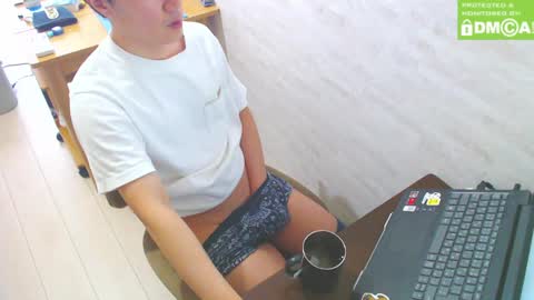 Snapshot of flowerbox chatting on 01-19-25, 01:43 flowerbox online show from 01-19-25, 01:43