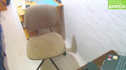 Snapshot of flowerbox chatting on 02-24-25, 08:17 flowerbox online show from 02-24-25, 08:17