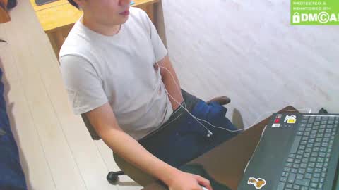 Snapshot of flowerbox chatting on 03-08-25, 12:09 flowerbox online show from 03-08-25, 12:09