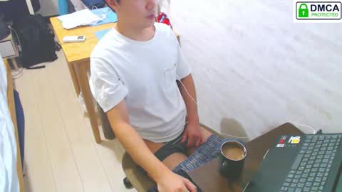 Snapshot of flowerbox chatting on 10-18-25, 04:41 flowerbox online show from 10-18-25, 04:41