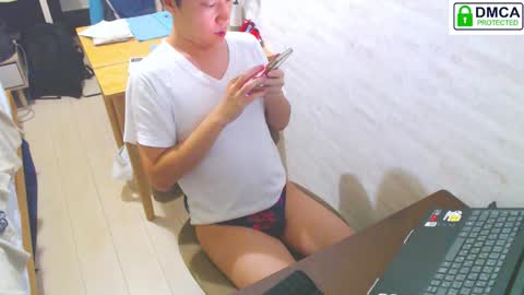 Snapshot of flowerbox chatting on 10-19-25, 08:59 flowerbox online show from 10-19-25, 08:59