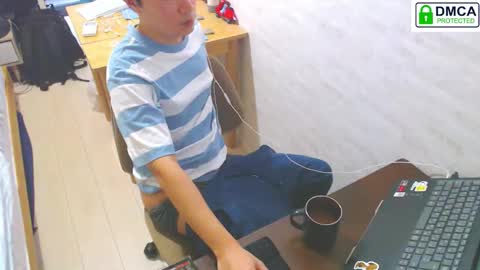 Snapshot of flowerbox chatting on 10-25-25, 06:43 flowerbox online show from 10-25-25, 06:43