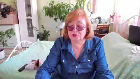 Snapshot of flowerlover8 chatting on 09-28-25, 08:20 Flowerlower online show from 09-28-25, 08:20