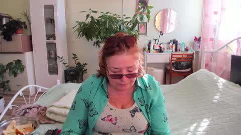 Snapshot of flowerlover8 chatting on 10-01-25, 11:05 Flowerlower online show from 10-01-25, 11:05