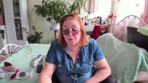 Snapshot of flowerlover8 chatting on 10-05-25, 12:36 Flowerlower online show from 10-05-25, 12:36