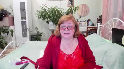 Snapshot of flowerlover8 chatting on 10-10-25, 12:42 Flowerlower online show from 10-10-25, 12:42