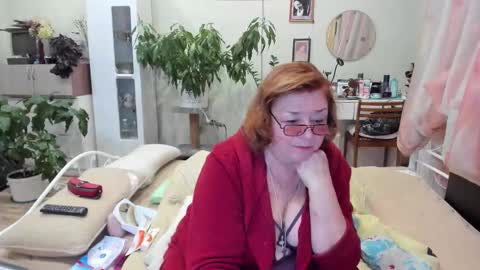 Snapshot of flowerlover8 chatting on 10-14-25, 07:03 Flowerlower online show from 10-14-25, 07:03