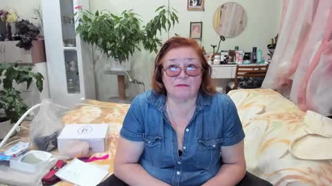 Snapshot of flowerlover8 chatting on 10-16-25, 04:52 Flowerlower online show from 10-16-25, 04:52