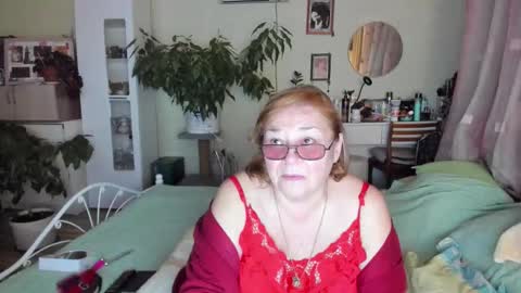 Snapshot of flowerlover8 chatting on 11-01-25, 09:39 Flowerlower online show from 11-01-25, 09:39