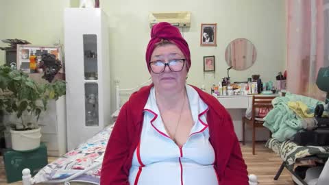 Snapshot of flowerlover8 chatting on 12-05-25, 05:27 Flowerlower online show from 12-05-25, 05:27