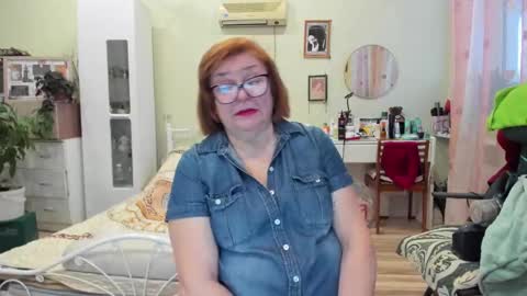 Snapshot of flowerlover8 chatting on 12-14-25, 06:41 Flowerlower online show from 12-14-25, 06:41