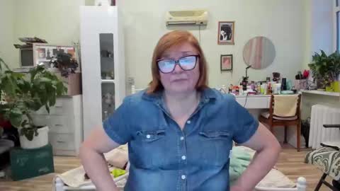 Snapshot of flowerlover8 chatting on 12-18-25, 12:55 Flowerlower online show from 12-18-25, 12:55