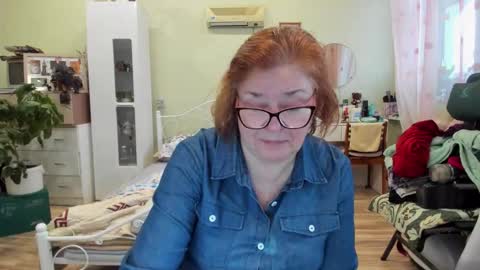 Snapshot of flowerlover8 chatting on 12-21-25, 10:00 Flowerlower online show from 12-21-25, 10:00