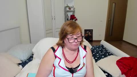 Snapshot of flowerlover8 chatting on 01-05-26, 05:27 Flowerlower online show from 01-05-26, 05:27