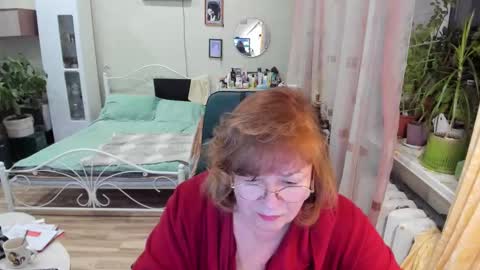 Snapshot of flowerlover8 chatting on 02-04-26, 06:25 Flowerlower online show from 02-04-26, 06:25