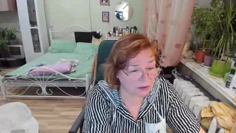 Snapshot of flowerlover8 chatting on 02-05-26, 06:56 Flowerlower online show from 02-05-26, 06:56