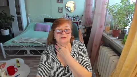 Snapshot of flowerlover8 chatting on 02-12-26, 06:19 Flowerlower online show from 02-12-26, 06:19