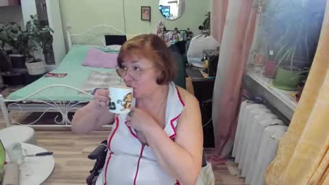 Snapshot of flowerlover8 chatting on 02-13-26, 06:48 Flowerlower online show from 02-13-26, 06:48