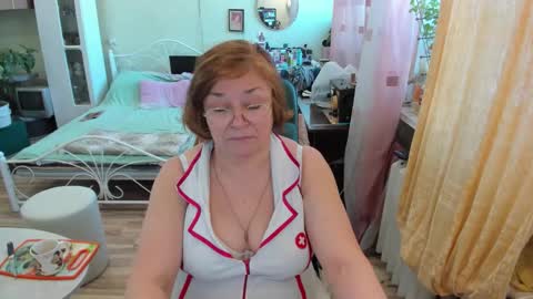 Snapshot of flowerlover8 chatting on 02-15-26, 07:05 Flowerlower online show from 02-15-26, 07:05