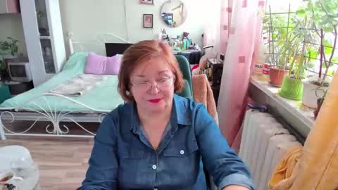 Snapshot of flowerlover8 chatting on 02-19-26, 10:11 Flowerlower online show from 02-19-26, 10:11