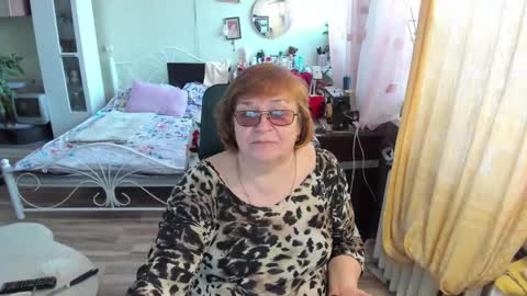 Snapshot of flowerlover8 chatting on 03-08-26, 06:17 Flowerlower online show from 03-08-26, 06:17