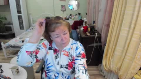 Snapshot of flowerlover8 chatting on 03-10-26, 06:35 Flowerlower online show from 03-10-26, 06:35