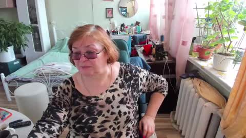 Snapshot of flowerlover8 chatting on 03-12-26, 08:09 Flowerlower online show from 03-12-26, 08:09