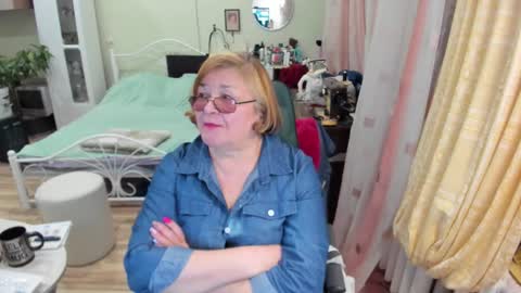 Snapshot of flowerlover8 chatting on 03-25-26, 05:30 Flowerlower online show from 03-25-26, 05:30