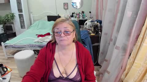 Snapshot of flowerlover8 chatting on 03-27-26, 07:02 Flowerlower online show from 03-27-26, 07:02