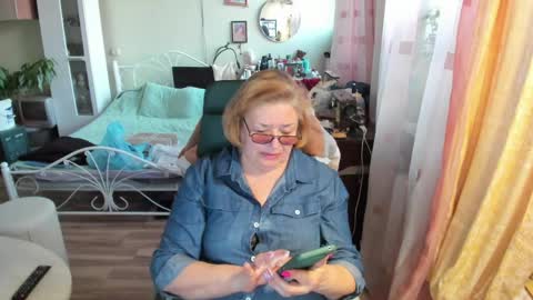 Snapshot of flowerlover8 chatting on 03-30-26, 04:19 Flowerlower online show from 03-30-26, 04:19