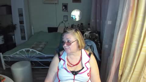 Snapshot of flowerlover8 chatting on 03-31-26, 05:13 Flowerlower online show from 03-31-26, 05:13