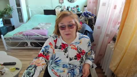 Snapshot of flowerlover8 chatting on 04-02-26, 06:33 Flowerlower online show from 04-02-26, 06:33