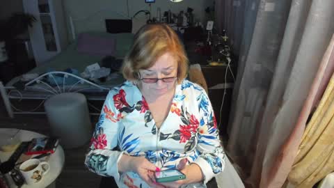 Snapshot of flowerlover8 chatting on 04-06-26, 05:36 Flowerlower online show from 04-06-26, 05:36