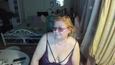 Snapshot of flowerlover8 chatting on 04-10-26, 06:45 Flowerlower online show from 04-10-26, 06:45