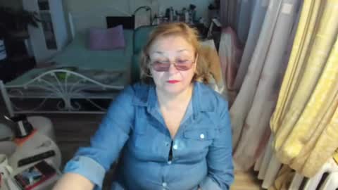 Snapshot of flowerlover8 chatting on 04-15-26, 05:09 Flowerlower online show from 04-15-26, 05:09