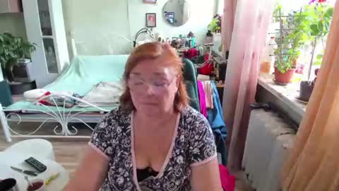 Snapshot of flowerlover8 chatting on 07-19-26, 08:07 Flowerlower online show from 07-19-26, 08:07