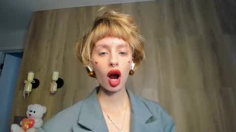 Snapshot of flowerofsin2001 chatting on 07-12-26, 02:08 Flower online show from 07-12-26, 02:08