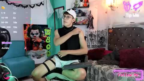 Snapshot of flowers109 chatting on 10-25-25, 10:48 flowers109 online show from 10-25-25, 10:48