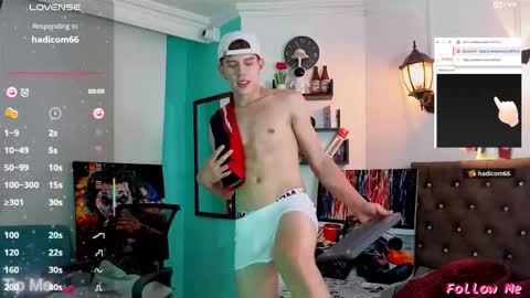 Snapshot of flowers109 chatting on 11-11-25, 11:16 flowers109 online show from 11-11-25, 11:16