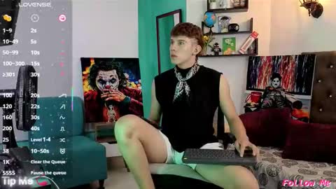 Snapshot of flowers109 chatting on 11-17-25, 10:37 flowers109 online show from 11-17-25, 10:37