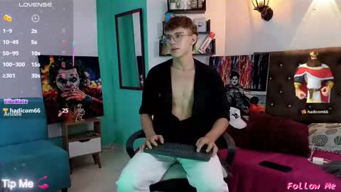 Snapshot of flowers109 chatting on 11-21-25, 10:30 flowers109 online show from 11-21-25, 10:30