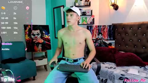 Snapshot of flowers109 chatting on 11-25-25, 01:49 flowers109 online show from 11-25-25, 01:49