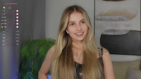 Adeline online show from 09-21-25, 03:46