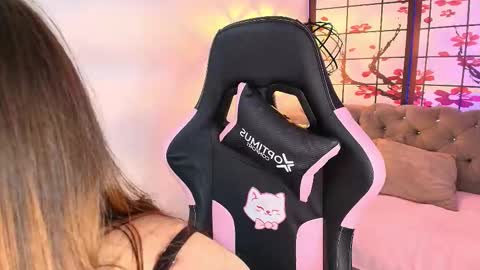  FLUFFY BUBBLE  online show from 01-08-26, 04:15