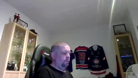 Snapshot of fluffy_espen chatting on 03-16-26, 05:44 fluffy_espen online show from 03-16-26, 05:44