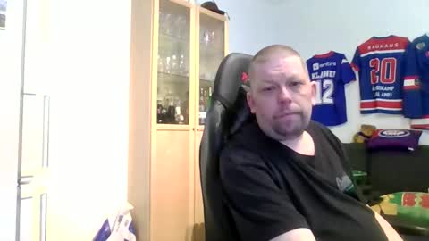 Snapshot of fluffy_espen chatting on 04-23-26, 08:35 fluffy_espen online show from 04-23-26, 08:35