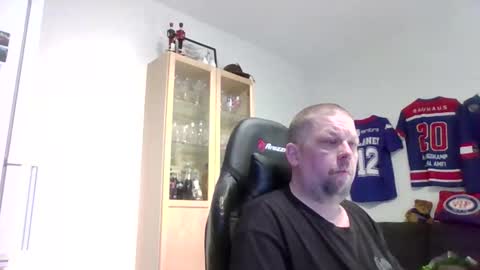 Snapshot of fluffy_espen chatting on 04-26-26, 04:32 fluffy_espen online show from 04-26-26, 04:32