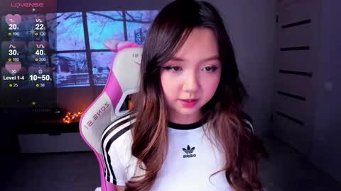 Snapshot of fluffy_rose chatting on 11-21-25, 02:21 Rose online show from 11-21-25, 02:21