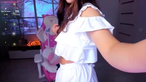 Snapshot of fluffy_rose chatting on 11-24-25, 12:32 Rose online show from 11-24-25, 12:32